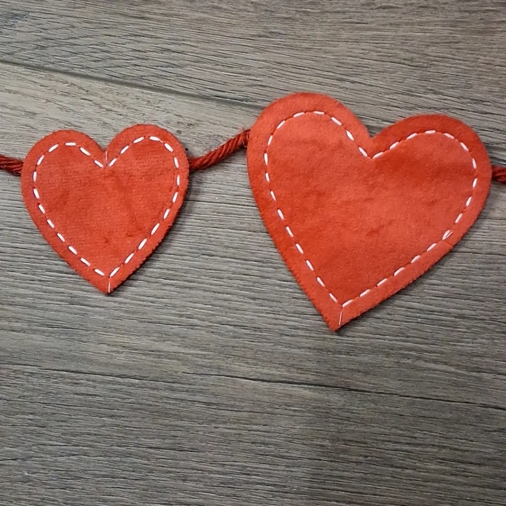 HIGHLAND COWS & Hearts Valentines Felt Garland 6' by Hobby Lobby